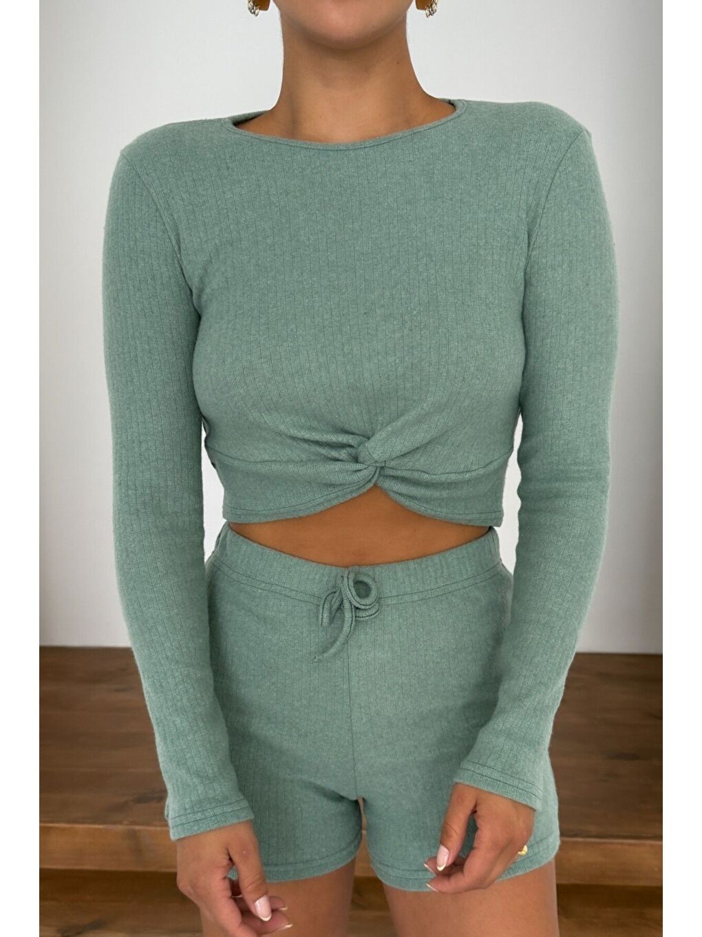 Kadın Mint Yeşili Önü Büzgülü Uzun Kollu Crop Şortlu Alt-Üst Takım-3
