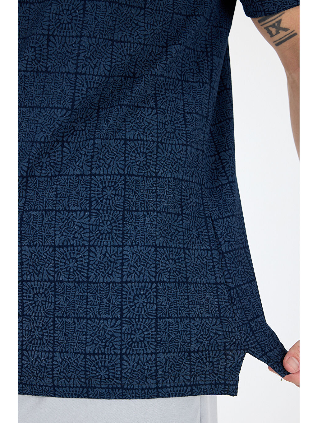 Lacivert Erkek Polo Yaka Desenli Tişört – %95 Pamuk %5 Elastan – Şık, Esnek ve Rahat Kısa Kollu Tişört 0034-3