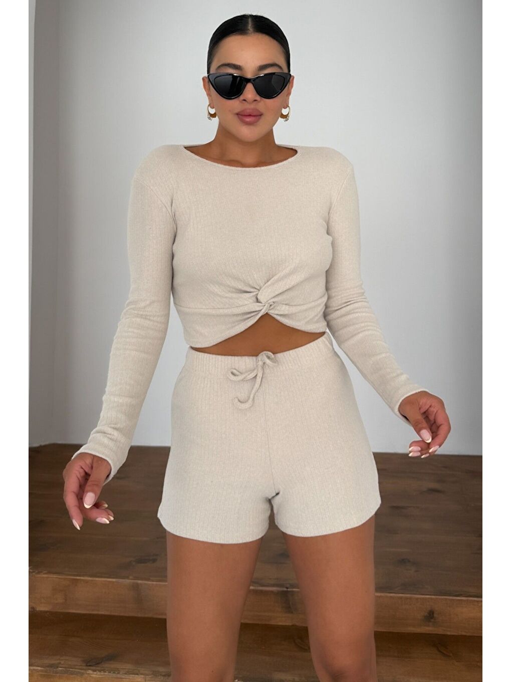 Kadın Bej Önü Büzgülü Uzun Kollu Crop Şortlu Alt-Üst Takım