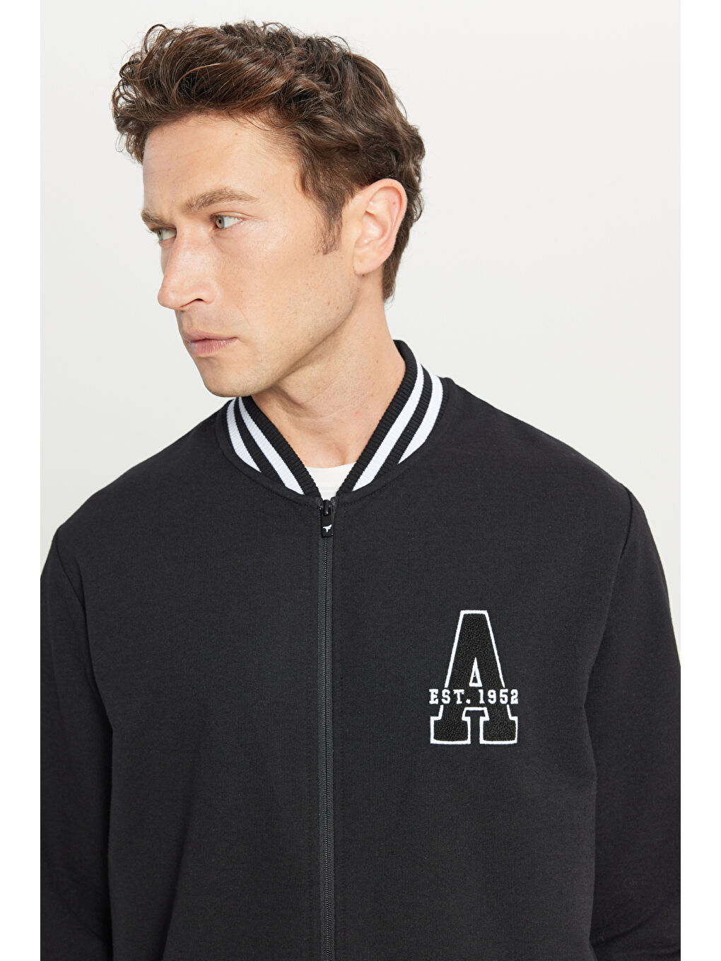 Erkek Siyah Standart Fit Normal Kesim Fermuarlı Kolej Yaka Yan Cepli Ceket-3