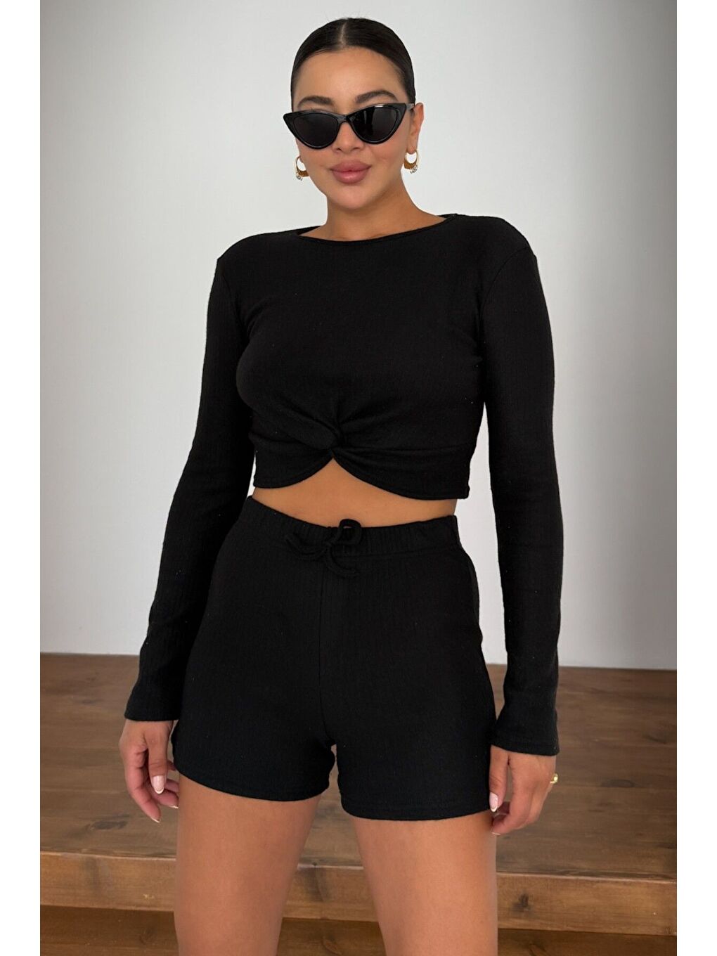 Kadın Siyah Önü Büzgülü Uzun Kollu Crop Şortlu Alt-Üst Takım-1