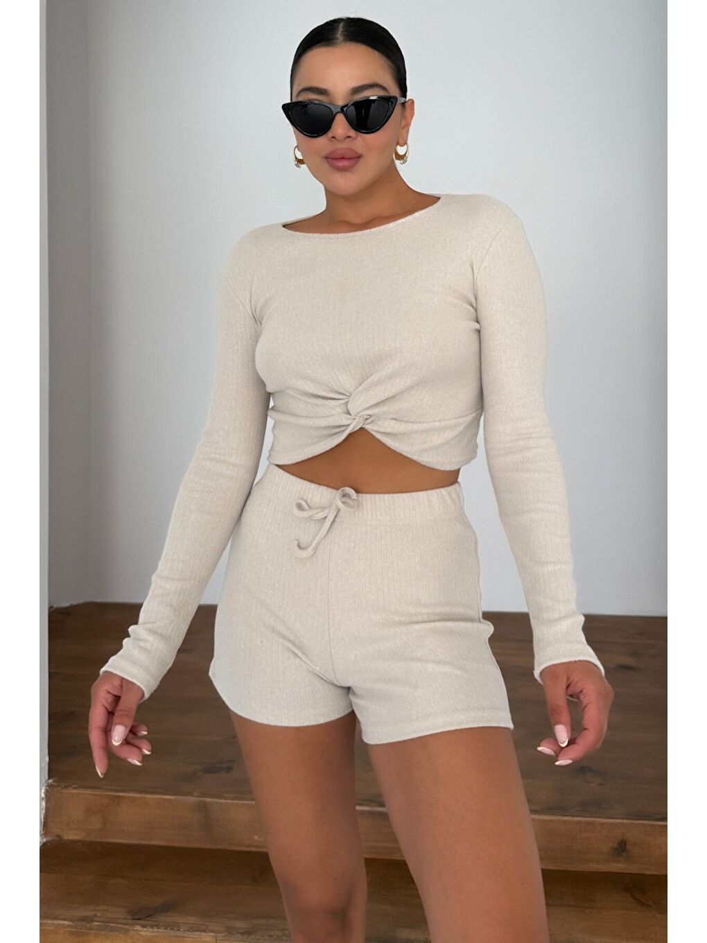 Kadın Bej Önü Büzgülü Uzun Kollu Crop Şortlu Alt-Üst Takım-4