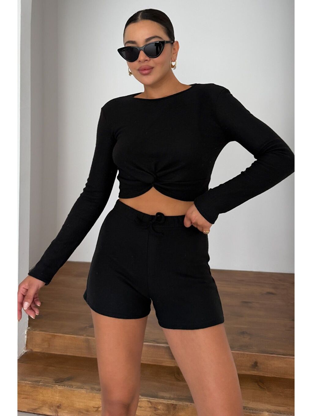 Kadın Siyah Önü Büzgülü Uzun Kollu Crop Şortlu Alt-Üst Takım-2