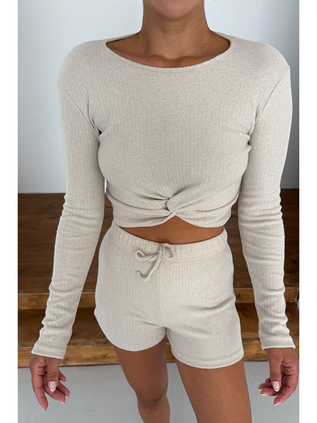 Kadın Bej Önü Büzgülü Uzun Kollu Crop Şortlu Alt-Üst Takım-5