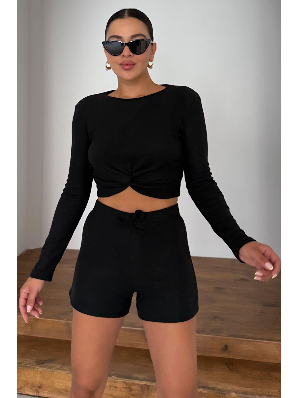 Kadın Siyah Önü Büzgülü Uzun Kollu Crop Şortlu Alt-Üst Takım-3