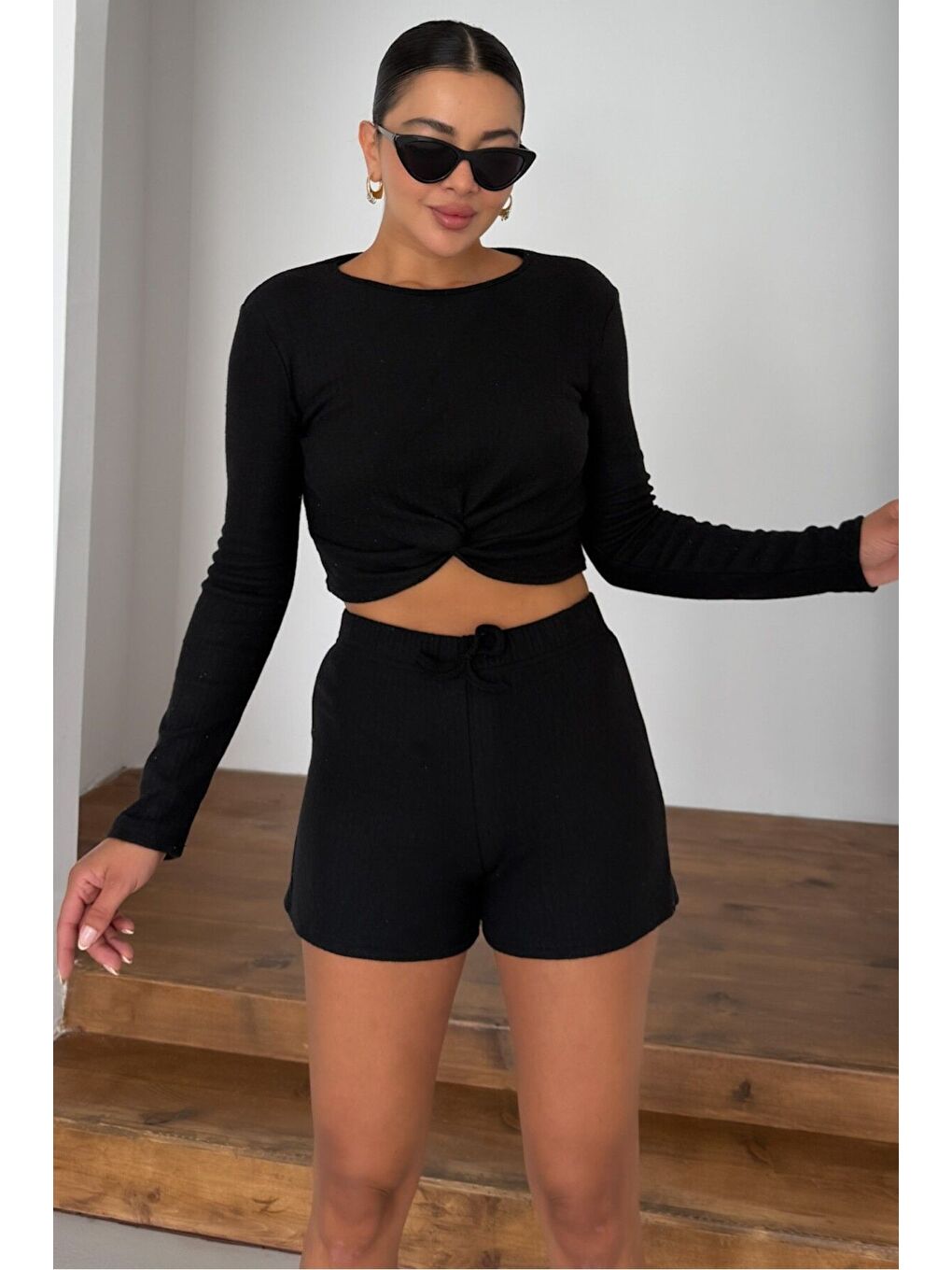 Kadın Siyah Önü Büzgülü Uzun Kollu Crop Şortlu Alt-Üst Takım-4