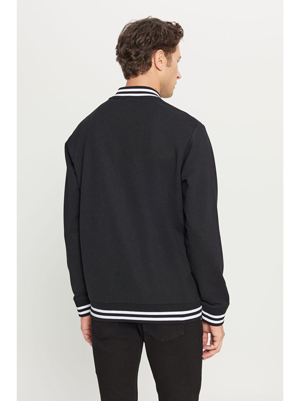 Erkek Siyah Standart Fit Normal Kesim Fermuarlı Kolej Yaka Yan Cepli Ceket-4