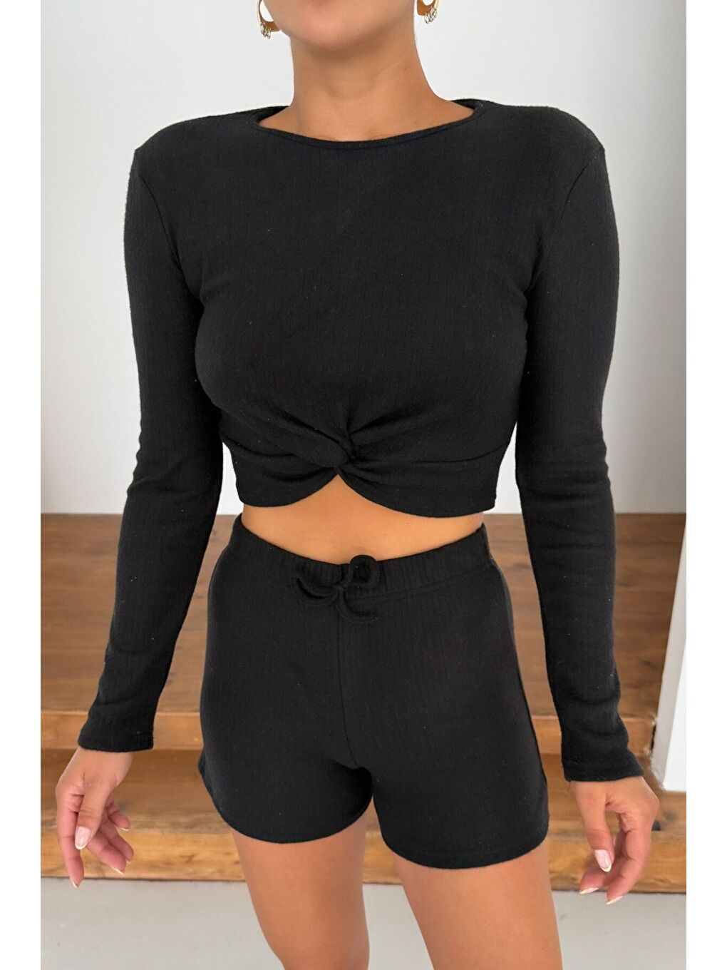 Kadın Siyah Önü Büzgülü Uzun Kollu Crop Şortlu Alt-Üst Takım-5