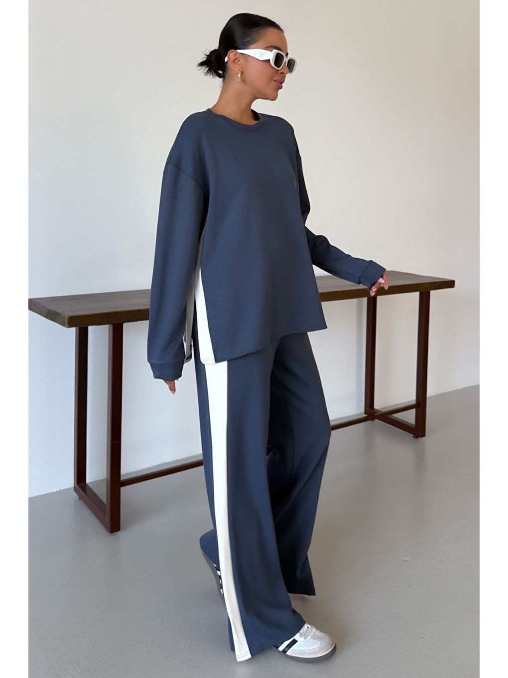 Gri Kadın Füme Yan Kalın Çizgili Yırtmaç Detay Alt-Üst Takım-1