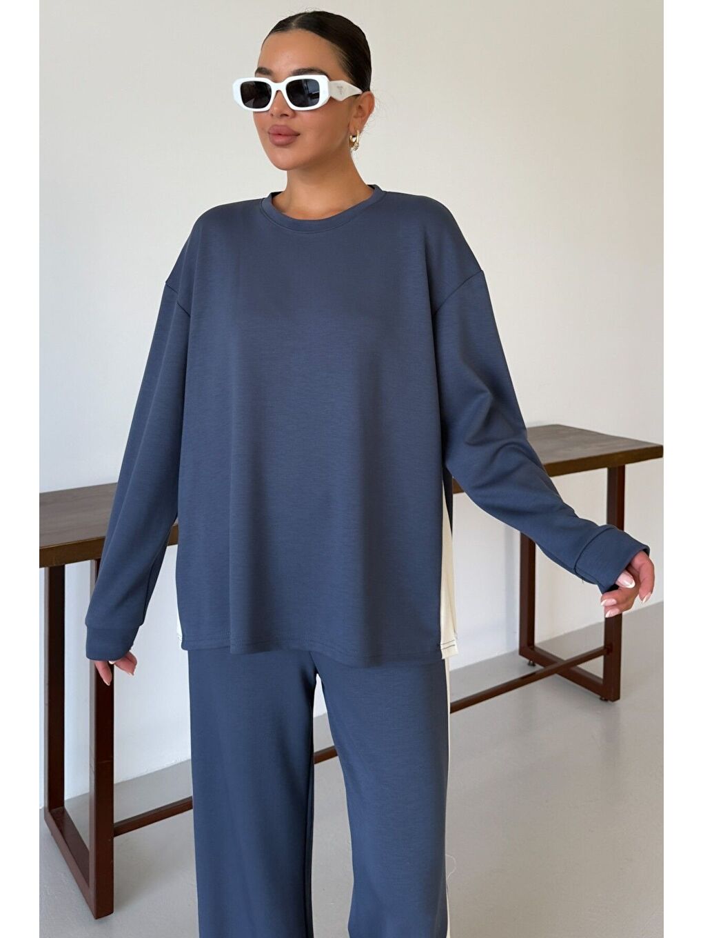 Gri Kadın Füme Yan Kalın Çizgili Yırtmaç Detay Alt-Üst Takım-2