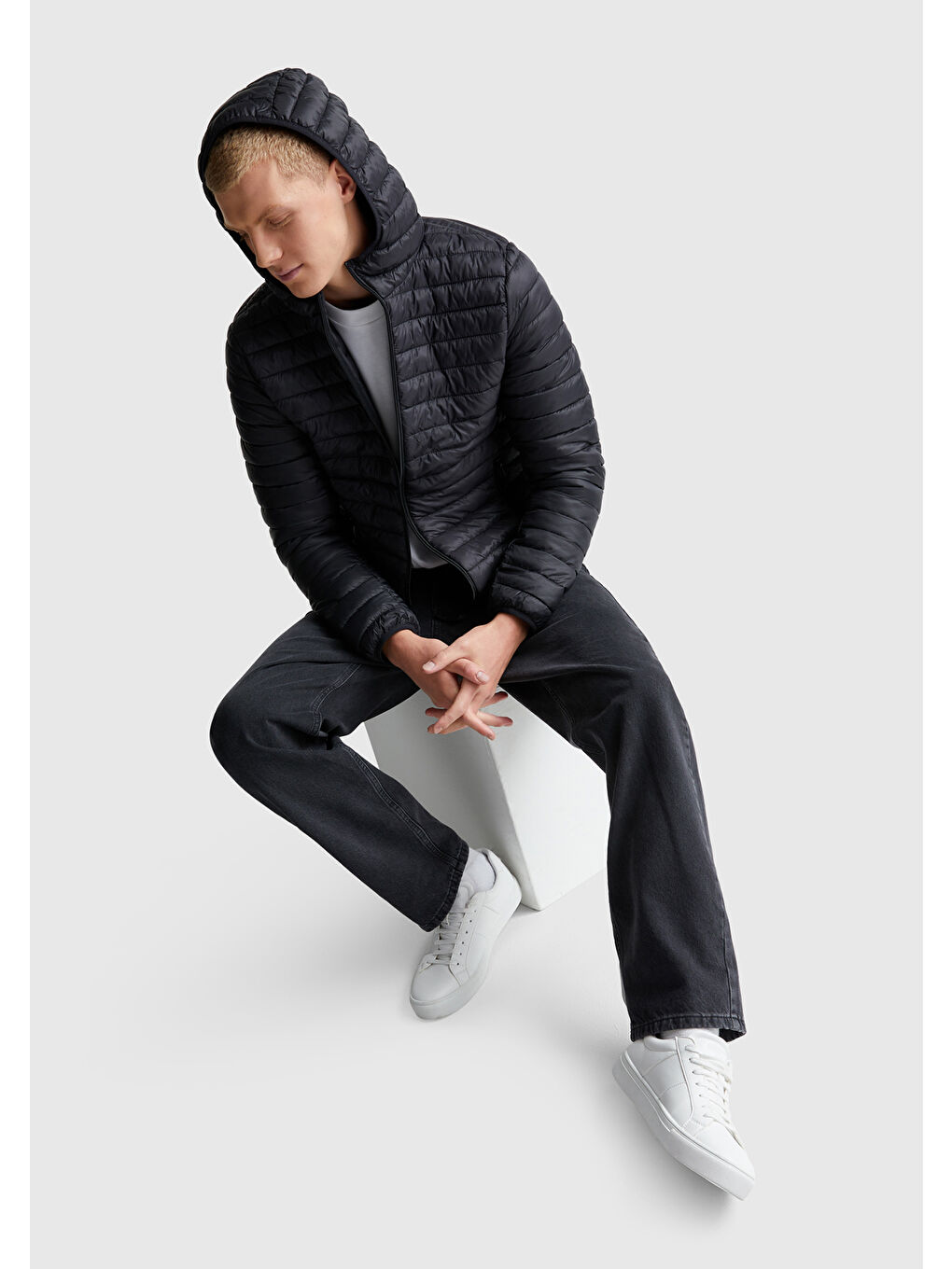 Erkek Siyah Polyester Dolgulu Regular Fit Kapüşonlu Puffer Mont-4