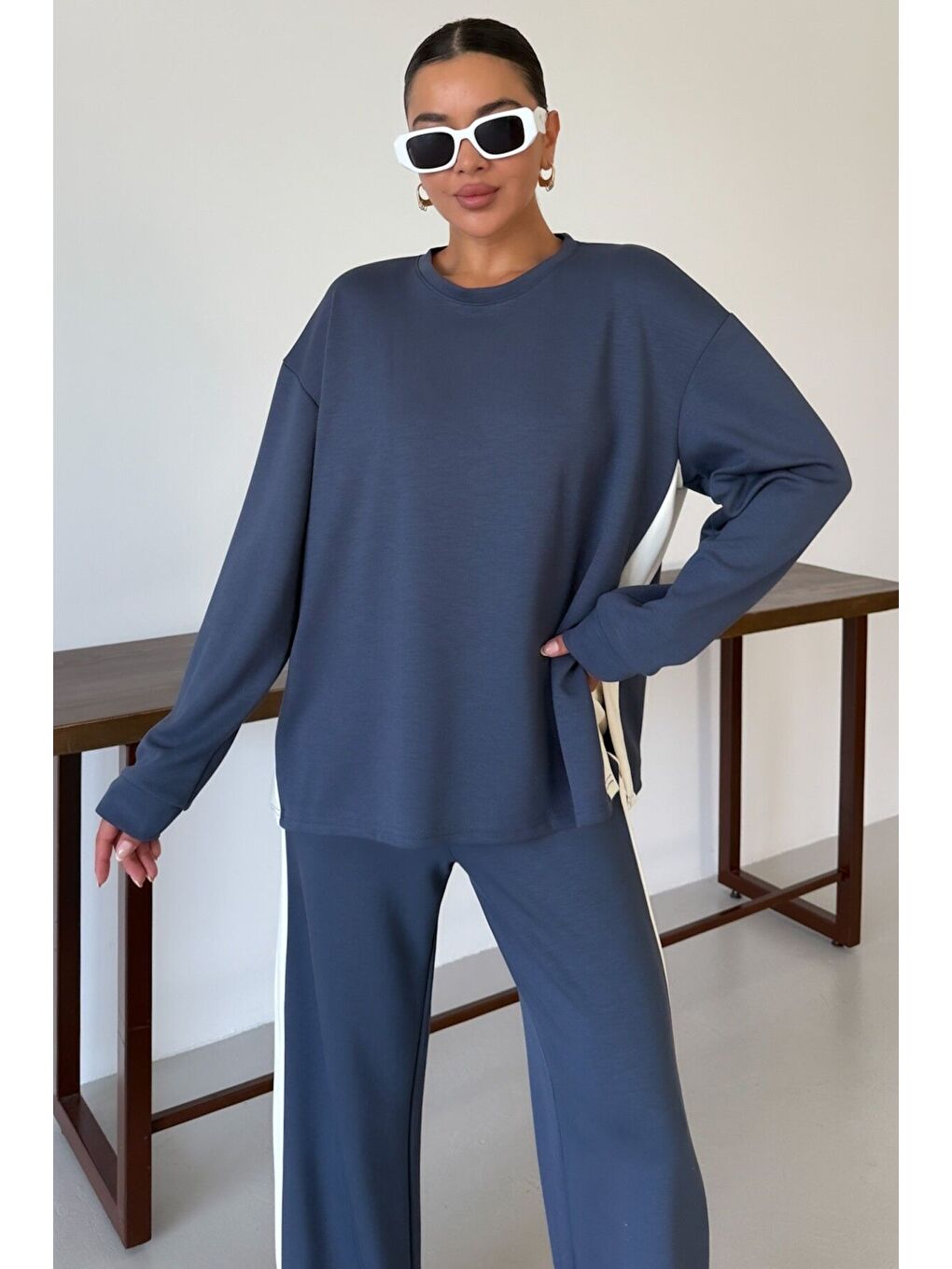 Gri Kadın Füme Yan Kalın Çizgili Yırtmaç Detay Alt-Üst Takım-3