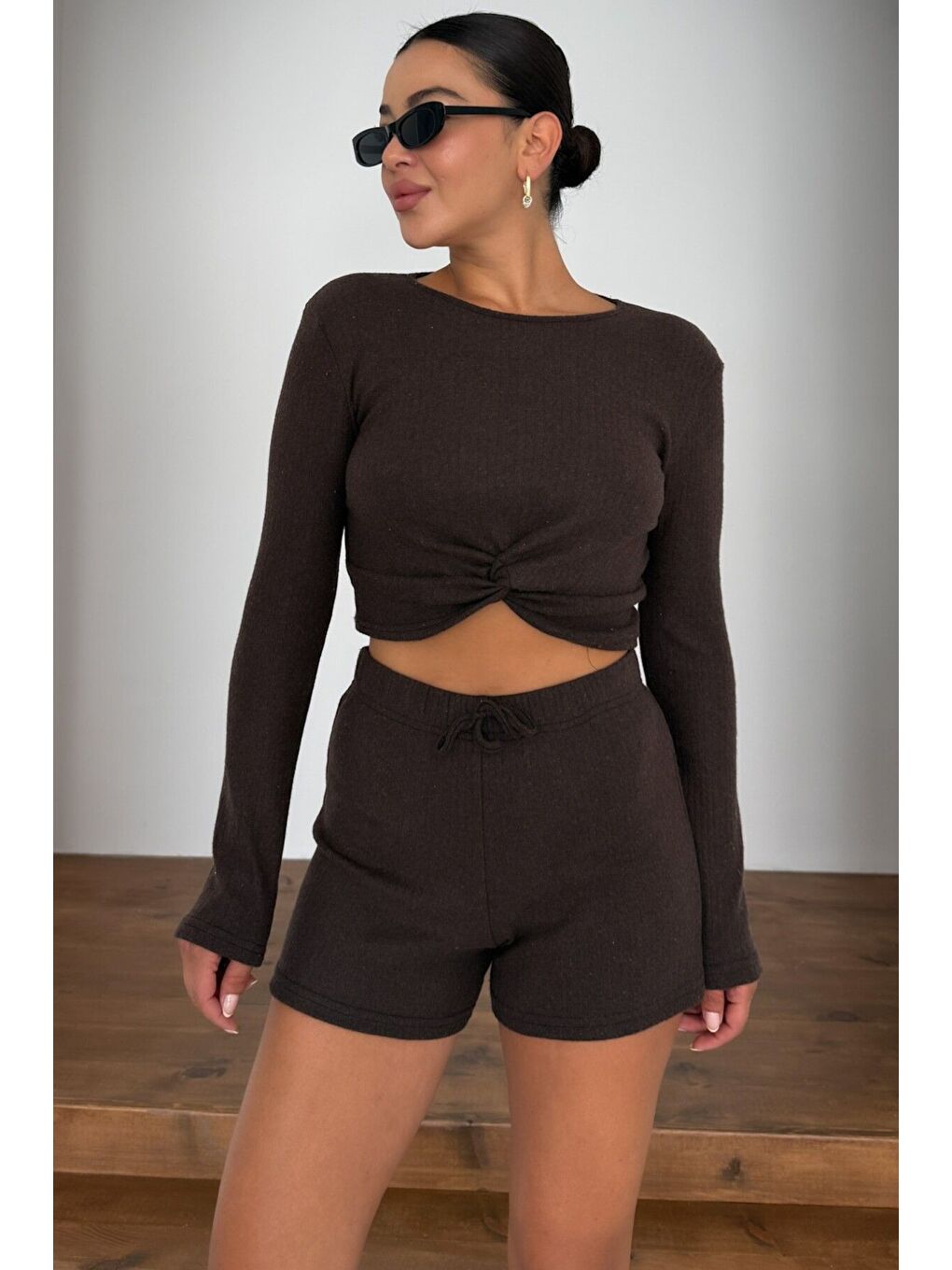 Kadın Kahverengi Önü Büzgülü Uzun Kollu Crop Şortlu Alt-Üst Takım-1