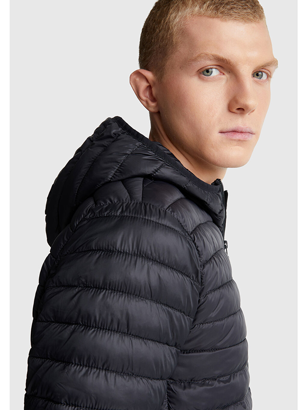 Erkek Siyah Polyester Dolgulu Regular Fit Kapüşonlu Puffer Mont-5