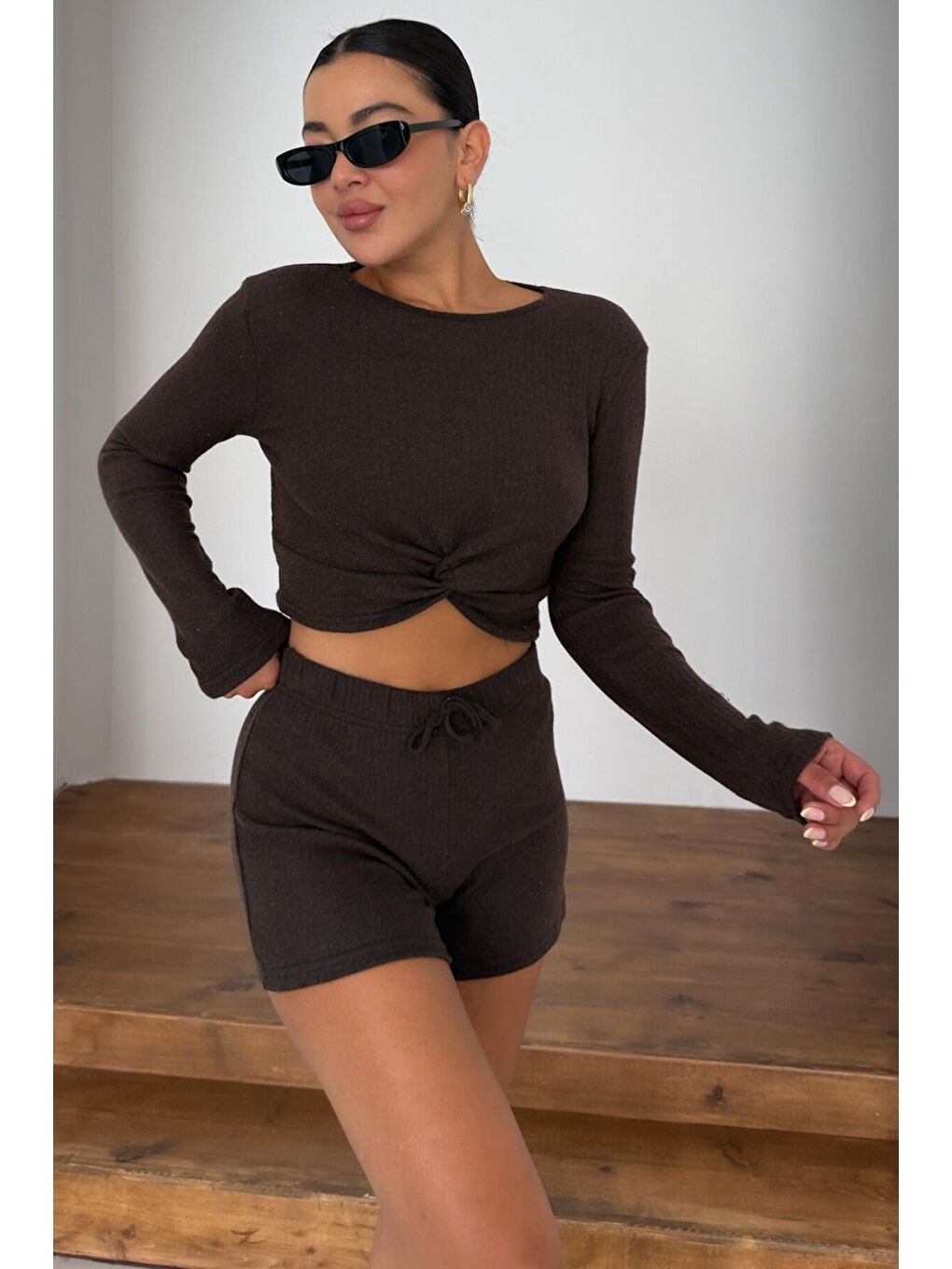 Kadın Kahverengi Önü Büzgülü Uzun Kollu Crop Şortlu Alt-Üst Takım-2