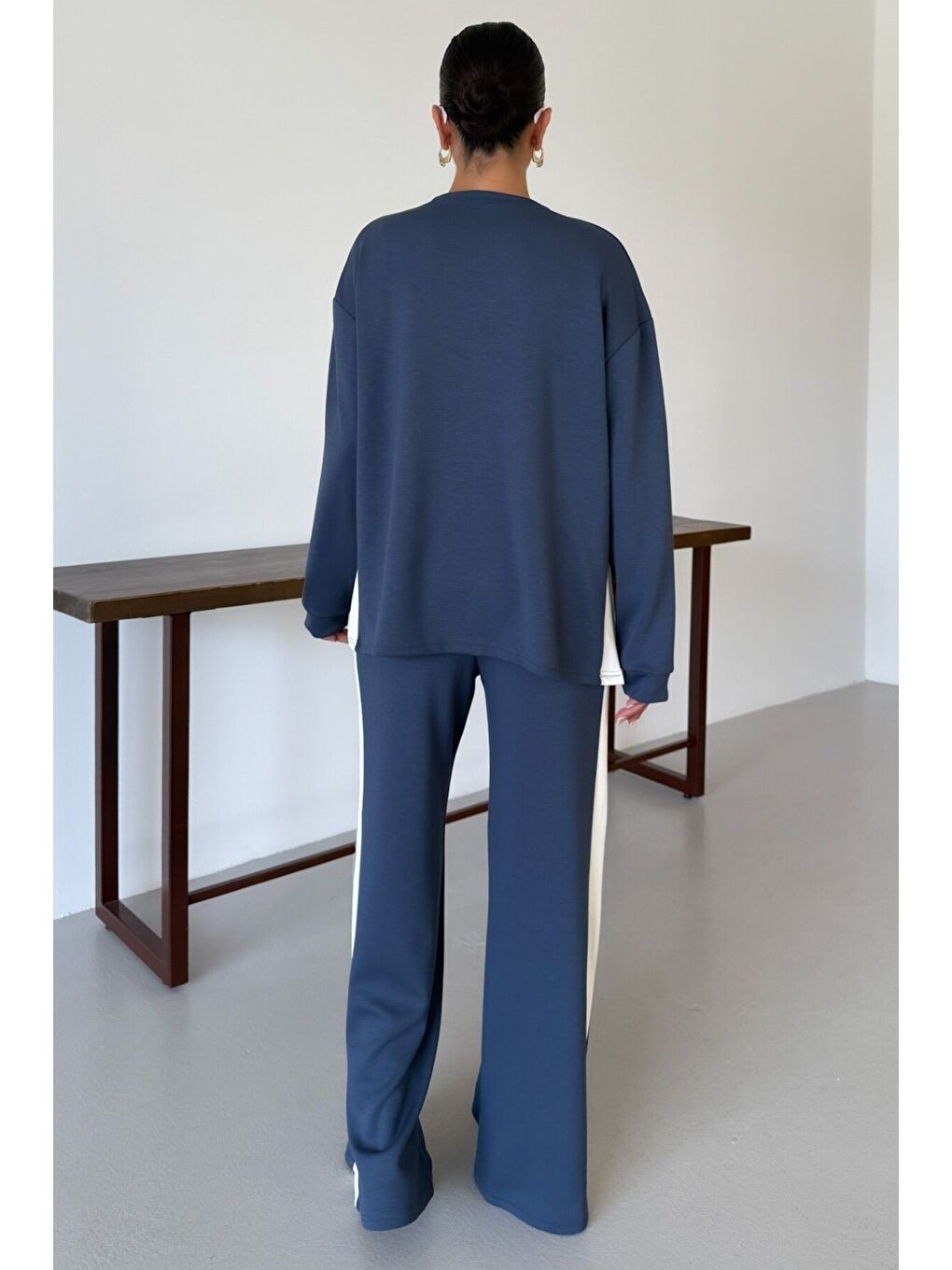 Gri Kadın Füme Yan Kalın Çizgili Yırtmaç Detay Alt-Üst Takım-5