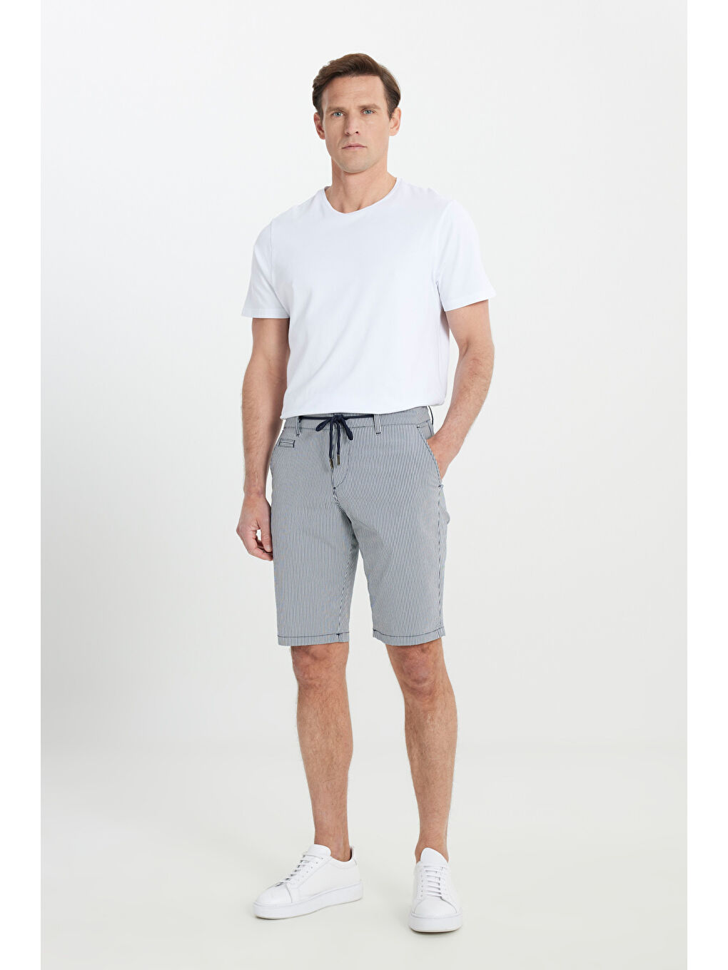 Erkek Lacivert Slim Fit Dar Kesim Yan Cepli Gofre Desenli Şort-1