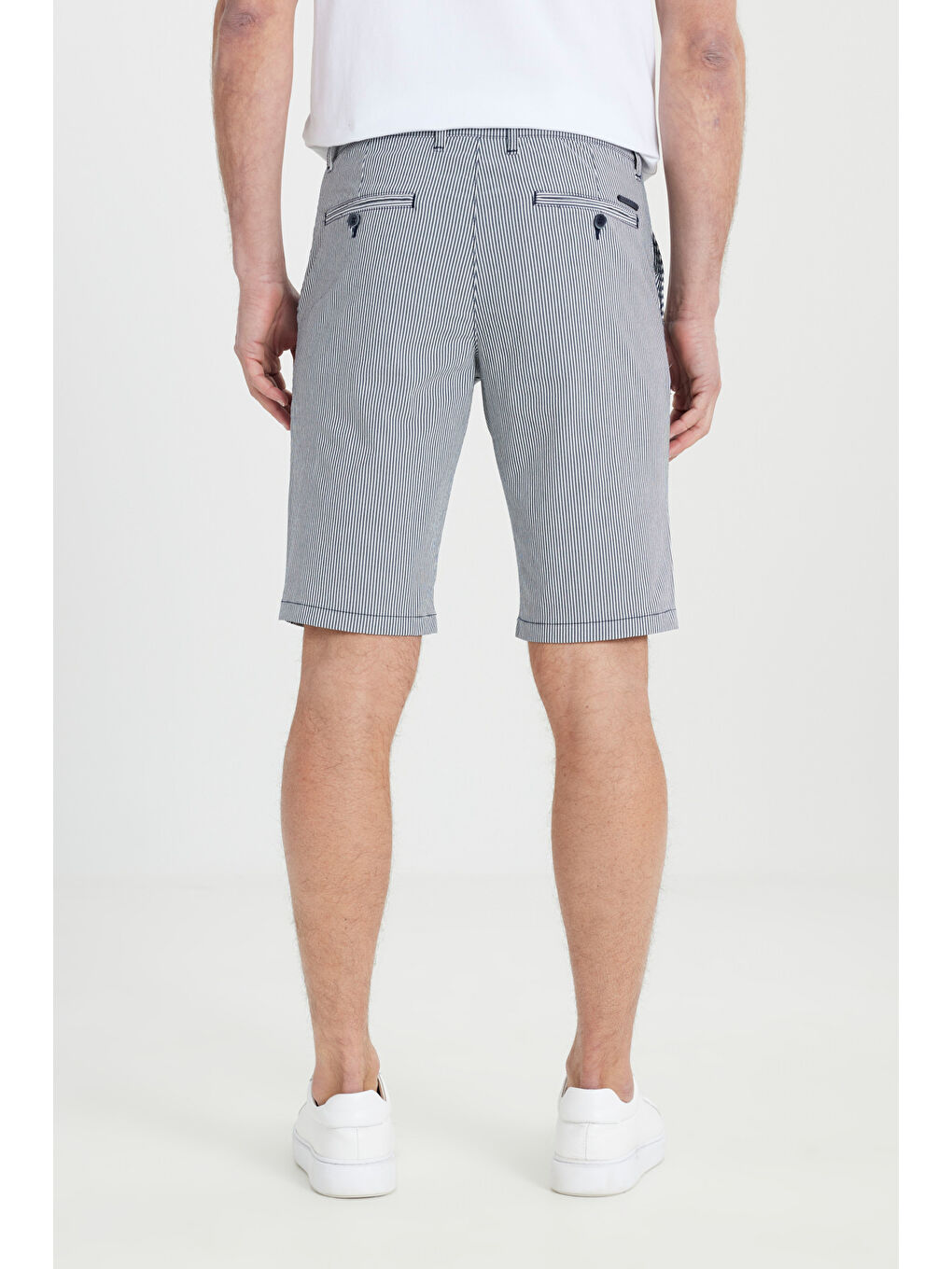 Erkek Lacivert Slim Fit Dar Kesim Yan Cepli Gofre Desenli Şort-4