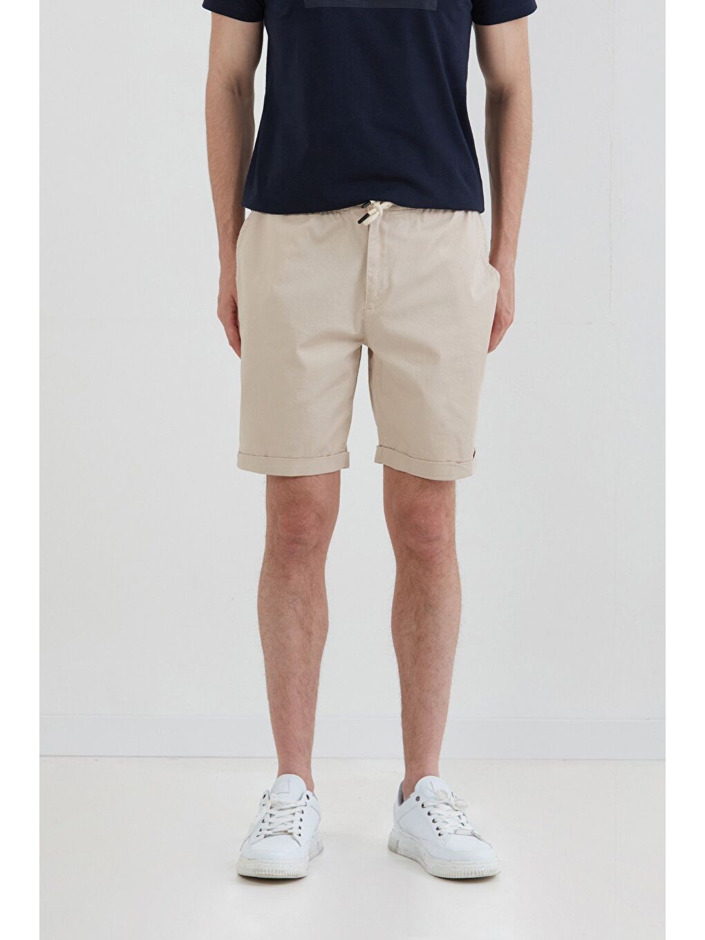 Bej Beli Lastikli Bağlamalı Duble Paça Cepli Şort-2