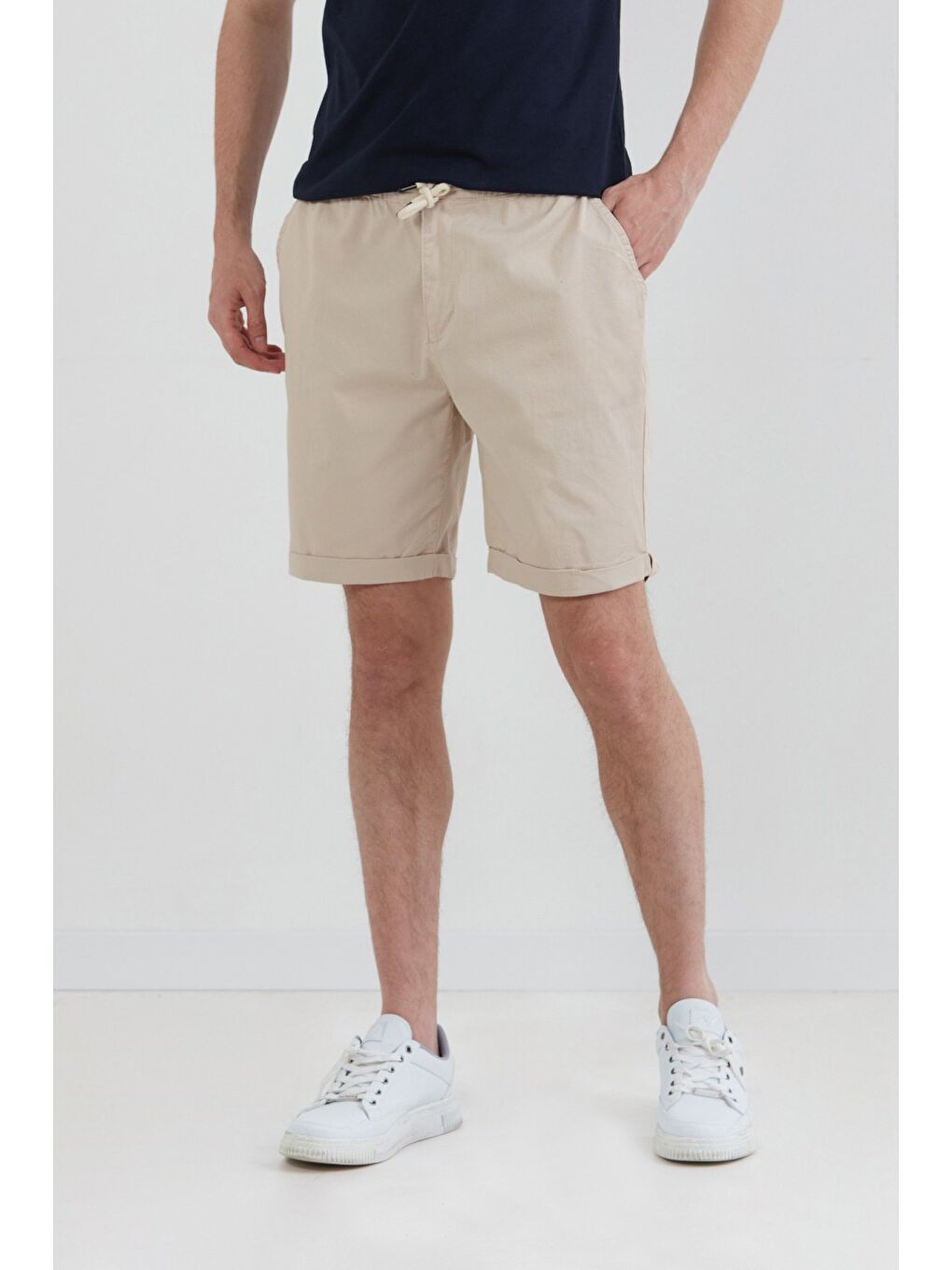 Bej Beli Lastikli Bağlamalı Duble Paça Cepli Şort-3