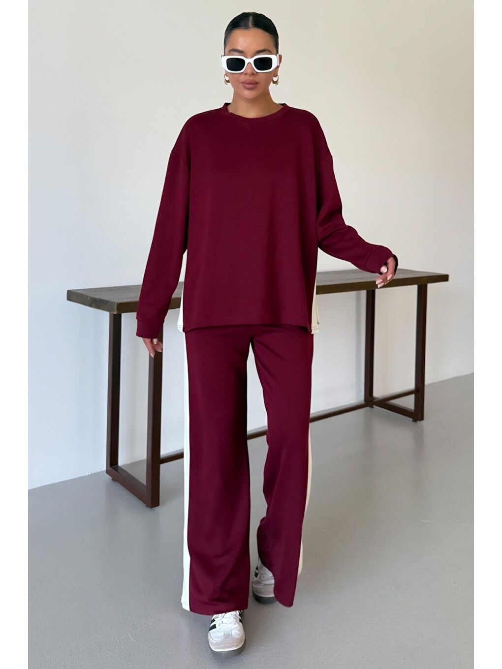 Kadın Bordo Yan Kalın Çizgili Yırtmaç Detay Alt-Üst Takım-4