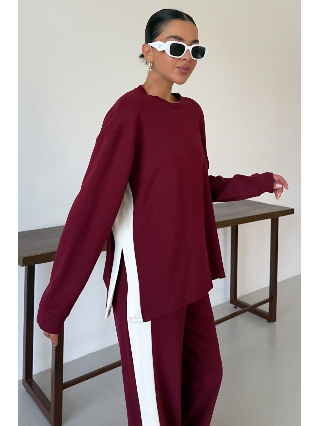 Kadın Bordo Yan Kalın Çizgili Yırtmaç Detay Alt-Üst Takım-5