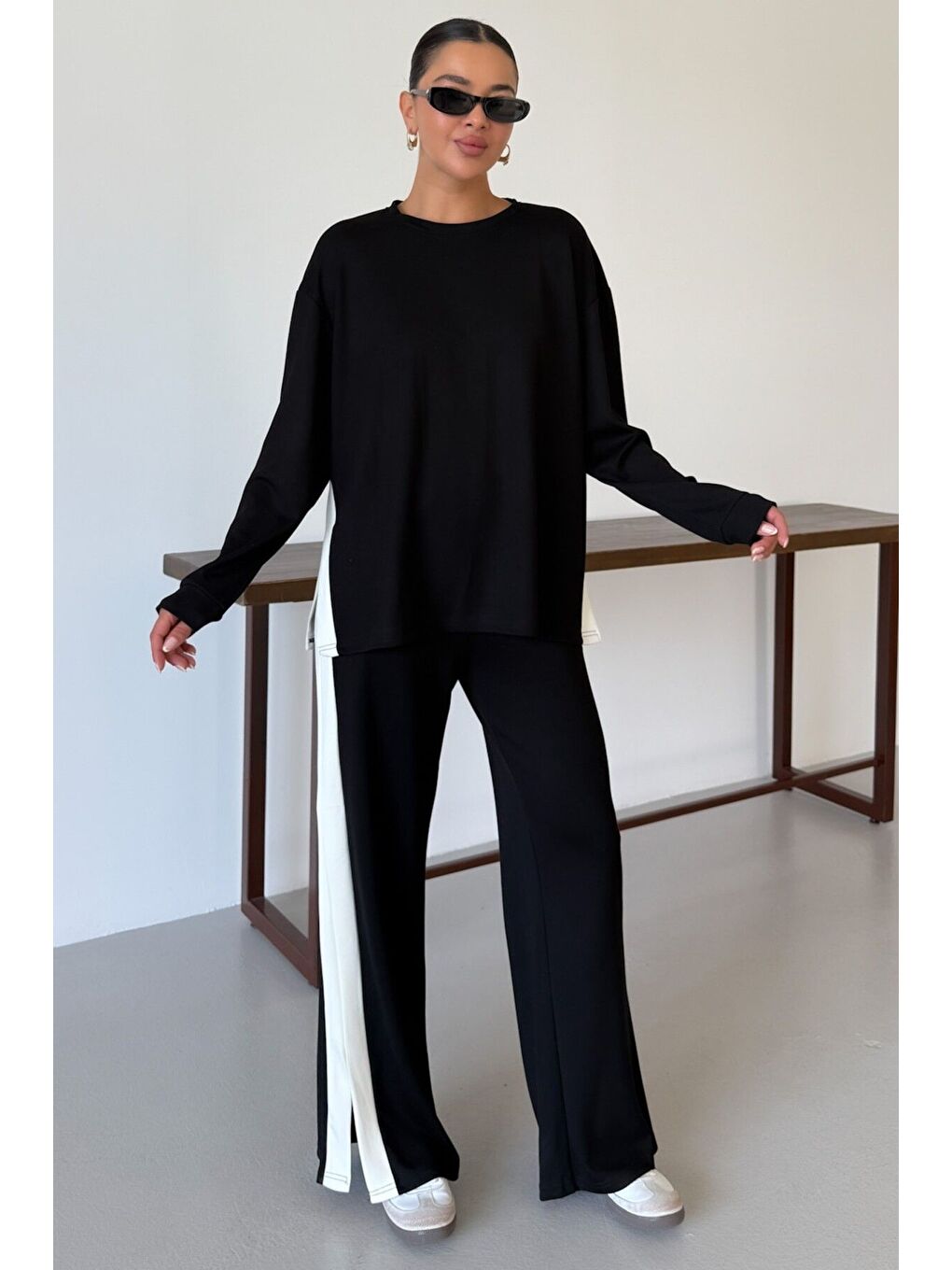 Kadın Siyah Yan Kalın Çizgili Yırtmaç Detay Alt-Üst Takım