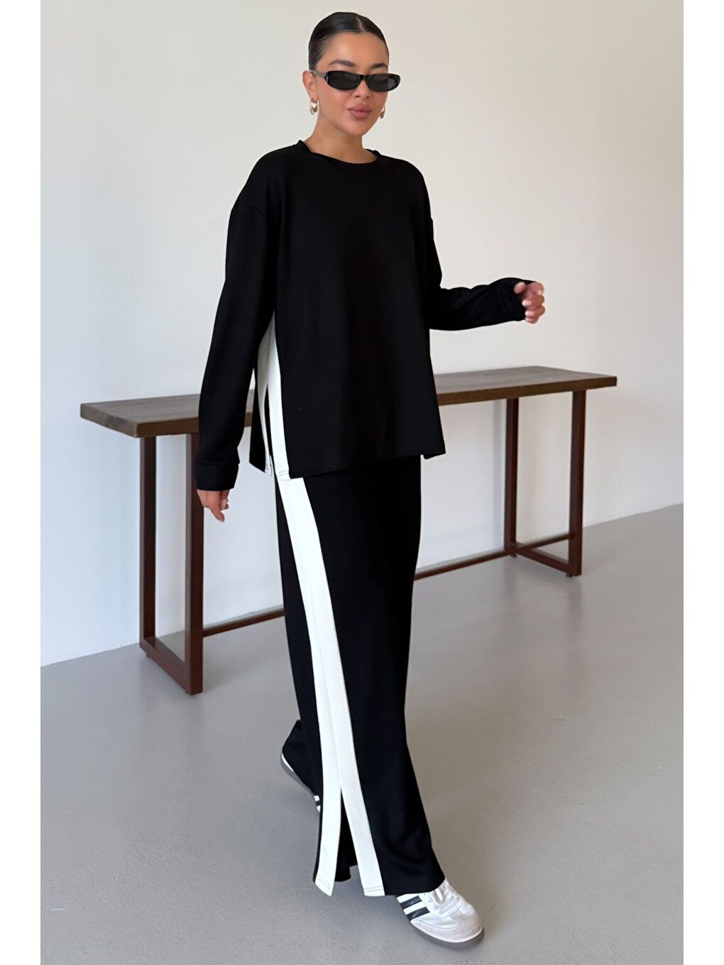 Kadın Siyah Yan Kalın Çizgili Yırtmaç Detay Alt-Üst Takım-1