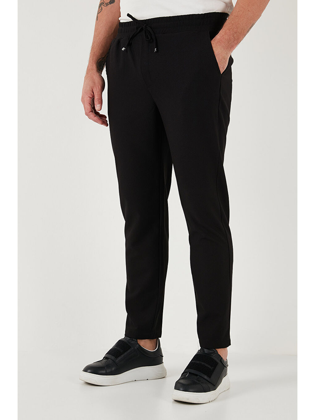Siyah Streç Regular Fit Normal Bel Düz Paça Jogger Pantolon CF25617953-1