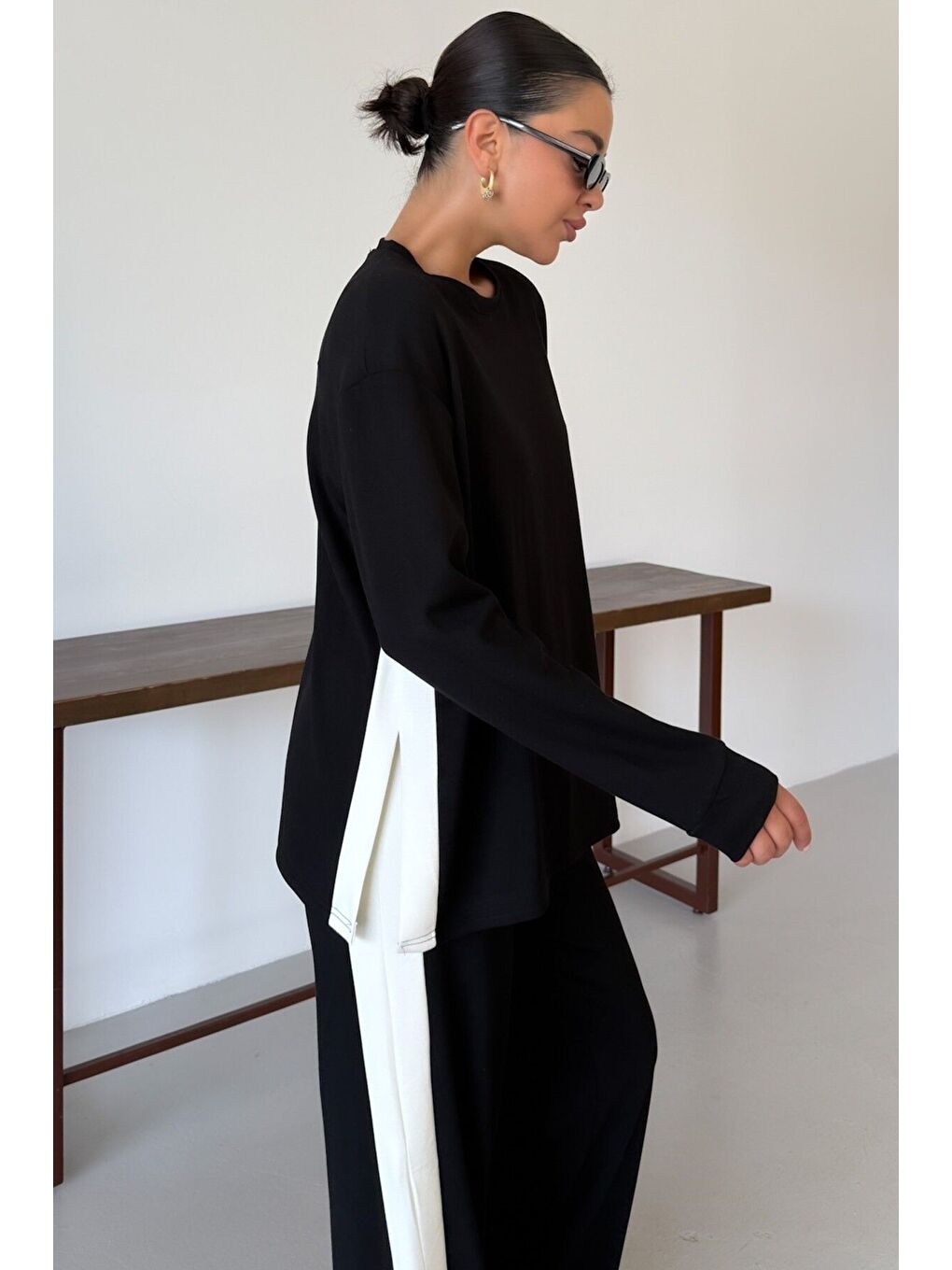 Kadın Siyah Yan Kalın Çizgili Yırtmaç Detay Alt-Üst Takım-3