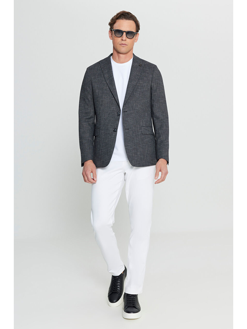 Erkek Siyah Regular Fit Normal Kesim Kırlangıç Yaka Flamlı Kapak Cepli Blazer Ceket-1