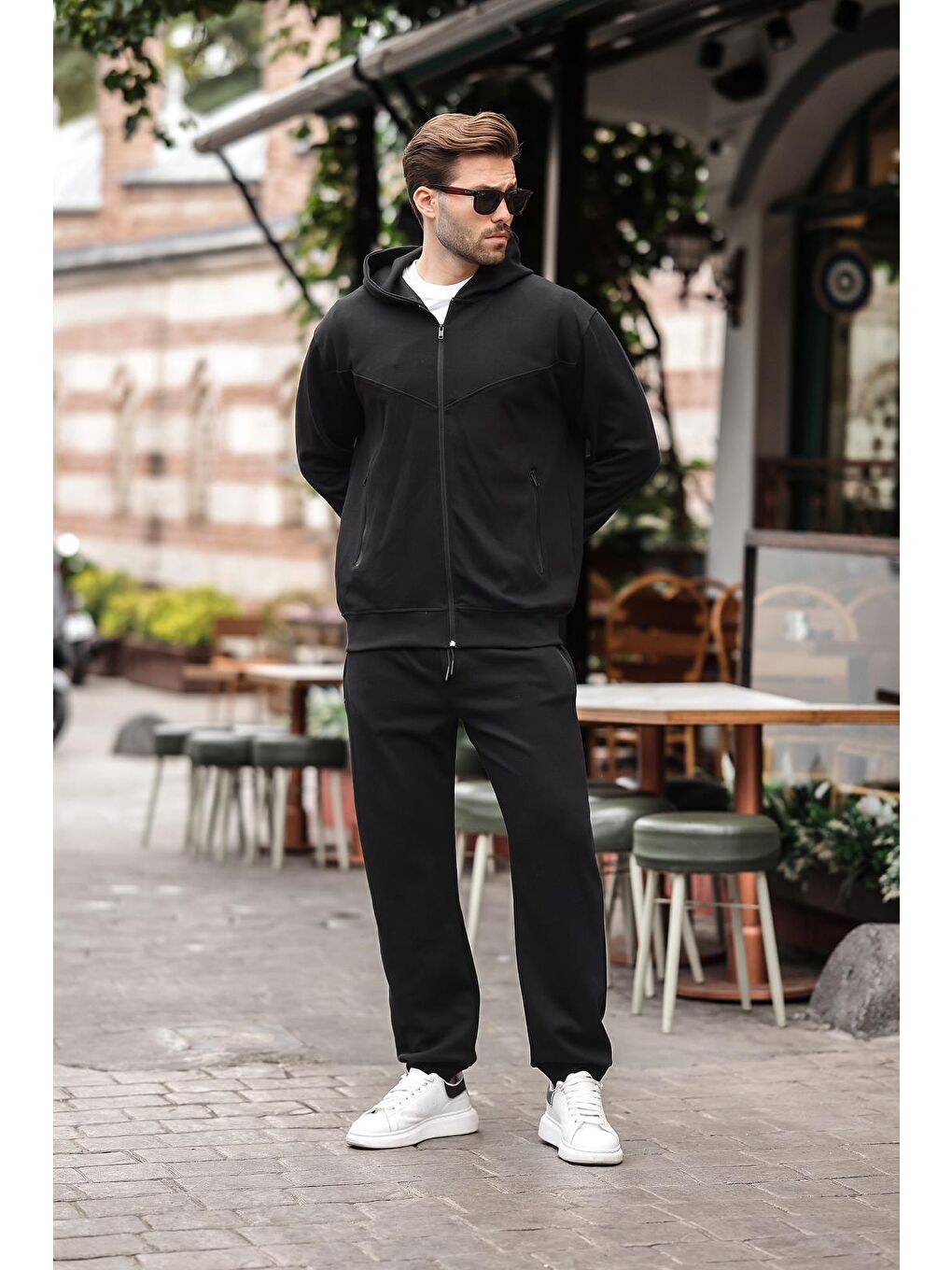 Siyah Kapüşonlu Rahat Kesim Erkek Eşofman Takımı E7330-1