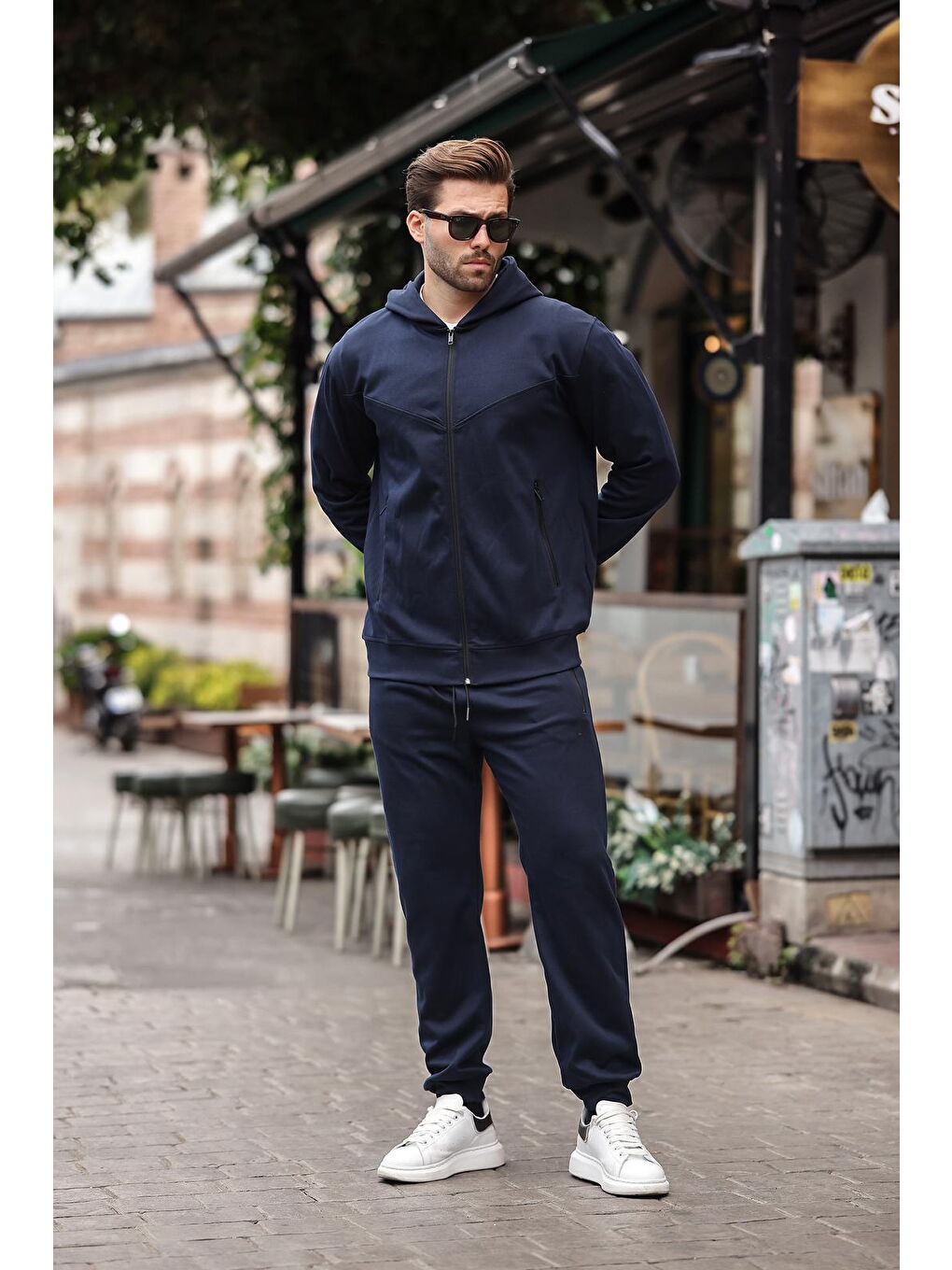 Lacivert Kapüşonlu Rahat Kesim Erkek Eşofman Takımı E7330-1