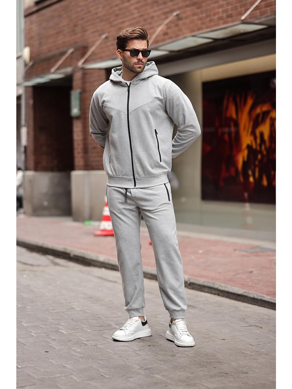 Gri Kapüşonlu Rahat Kesim Erkek Eşofman Takımı E7330-4