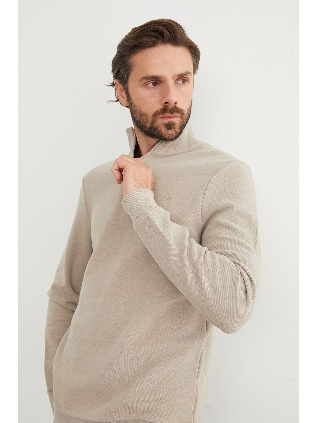 Bej Fitilli Dik Yaka Yarım Fermuarlı Sweatshirt-1