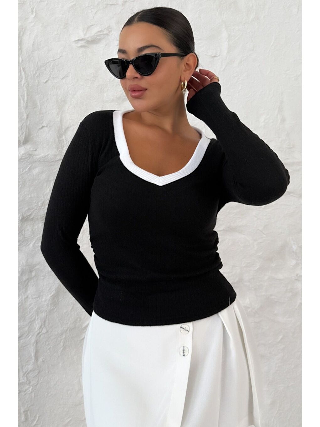 Kadın Siyah V Yakalı Biyeli Uzun Kollu İnterlok Bluz-4
