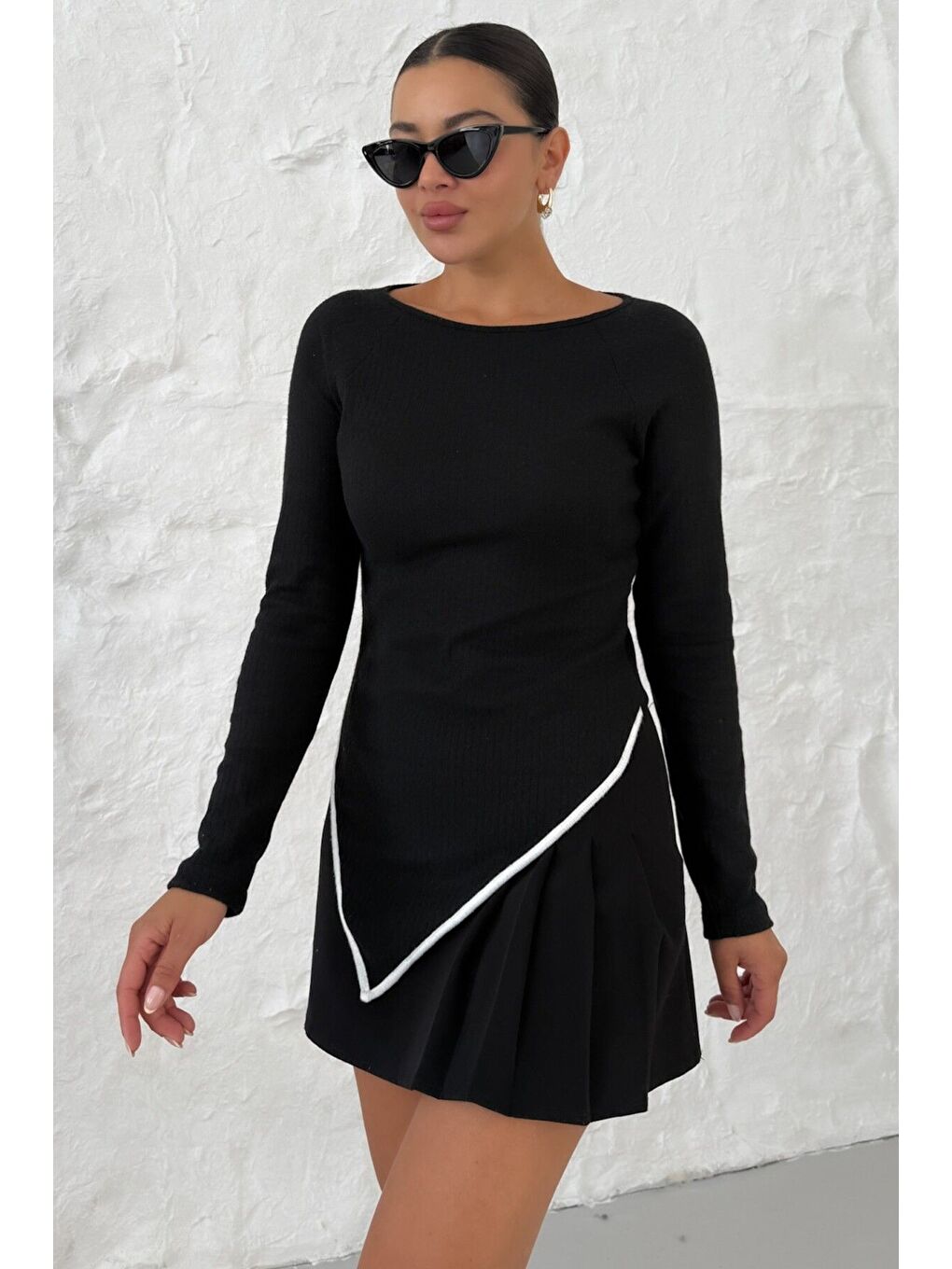 Kadın Siyah Kayık Yakalı V Kesim Biyeli İnterlok Bluz-1