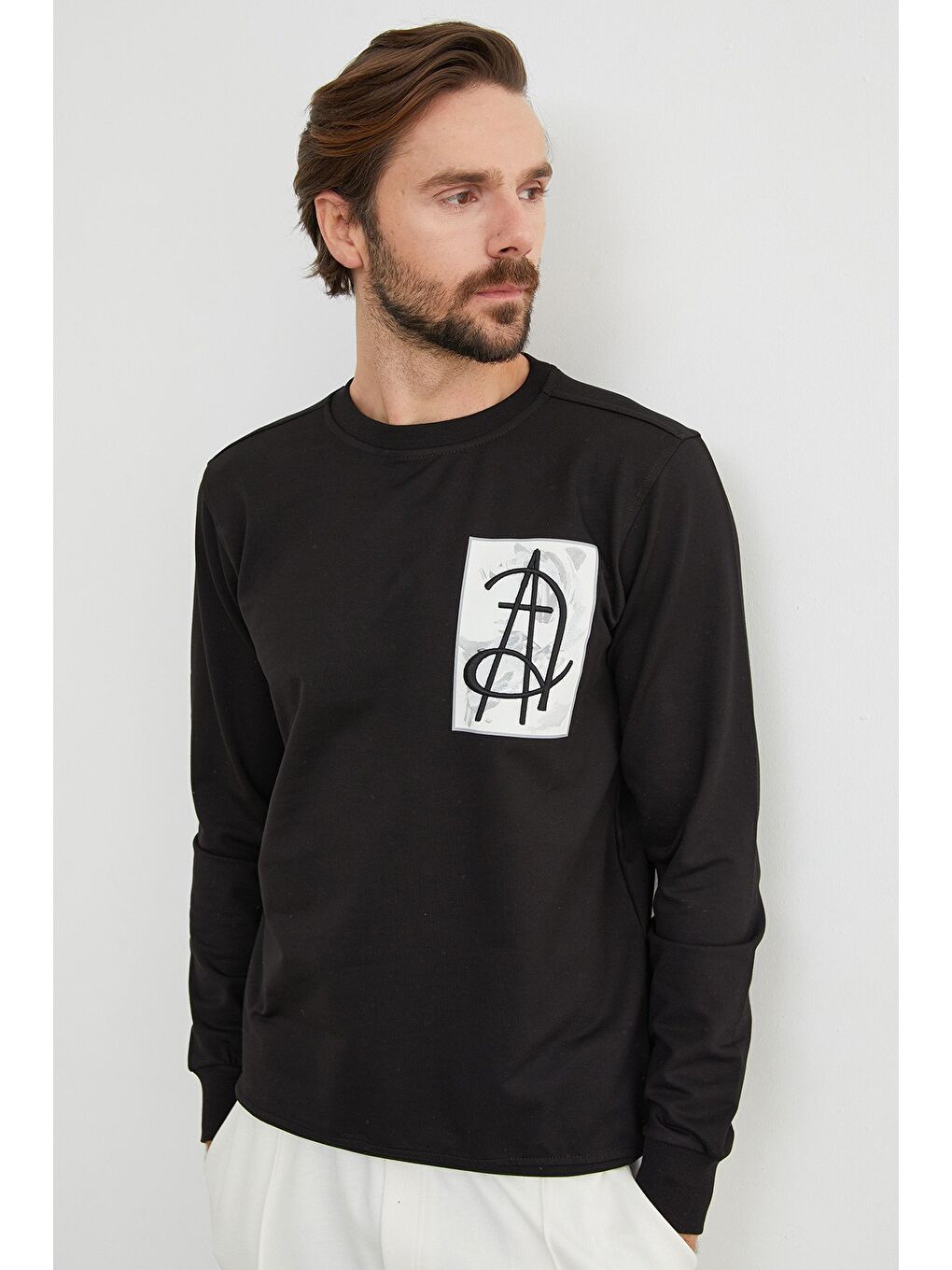 Siyah A Nakışlı Bisiklet Yaka Sweatshirt-4