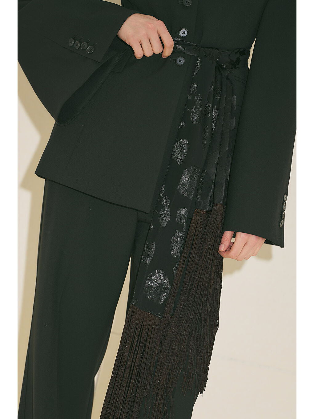 Püskül Detaylı Şal Siyah-1