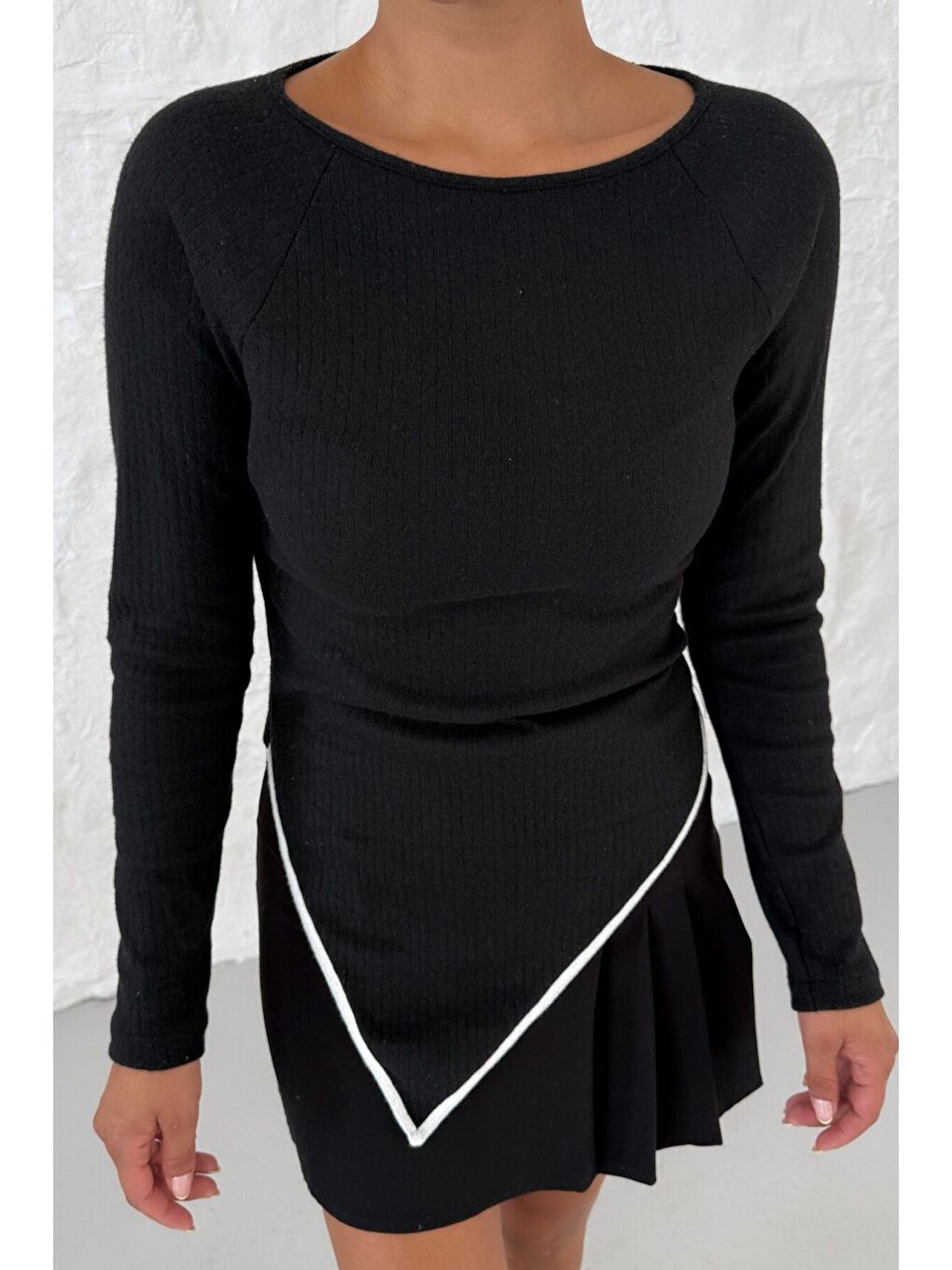 Kadın Siyah Kayık Yakalı V Kesim Biyeli İnterlok Bluz-5