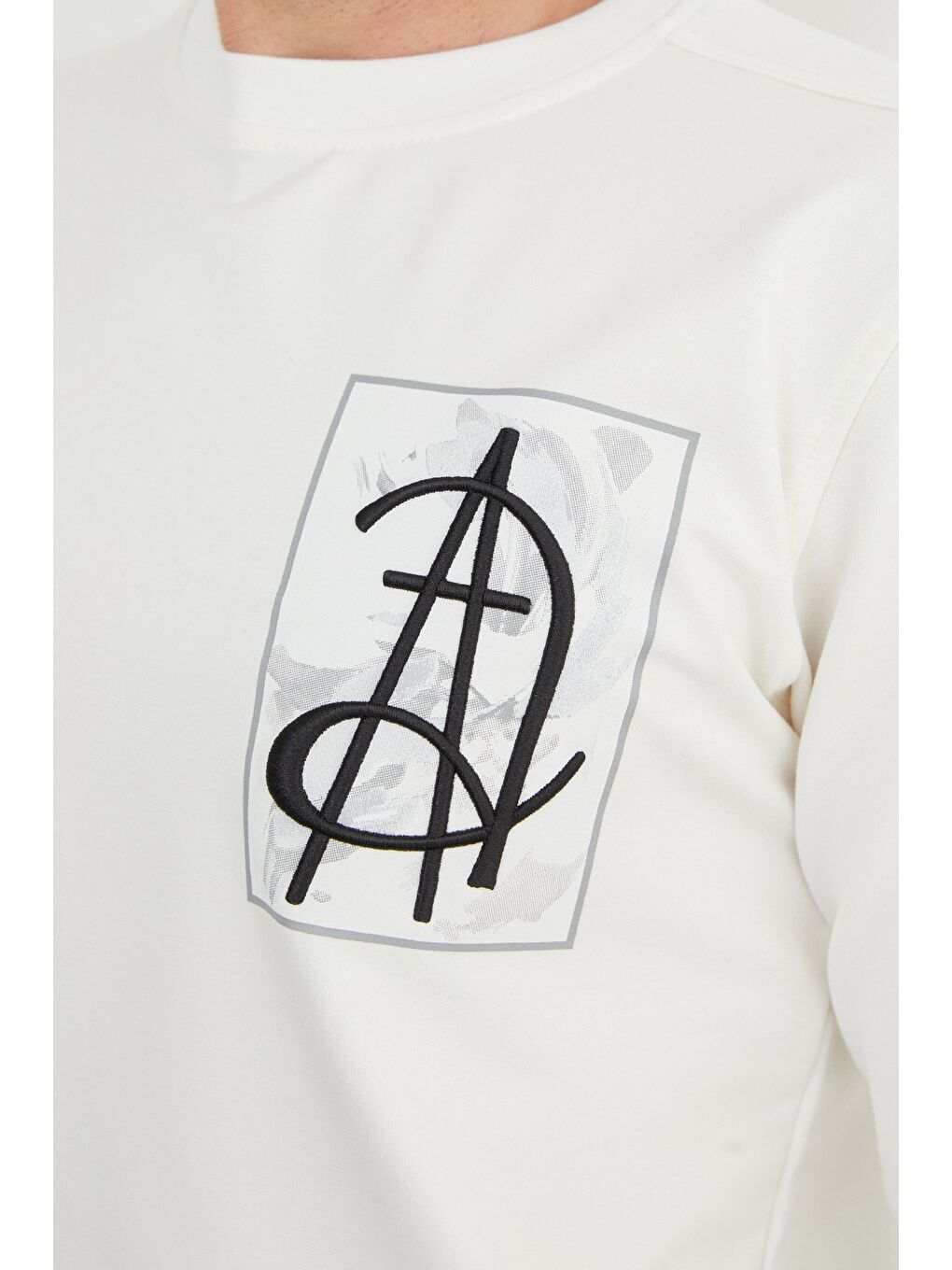 Beyaz A Nakışlı Bisiklet Yaka Sweatshirt-4