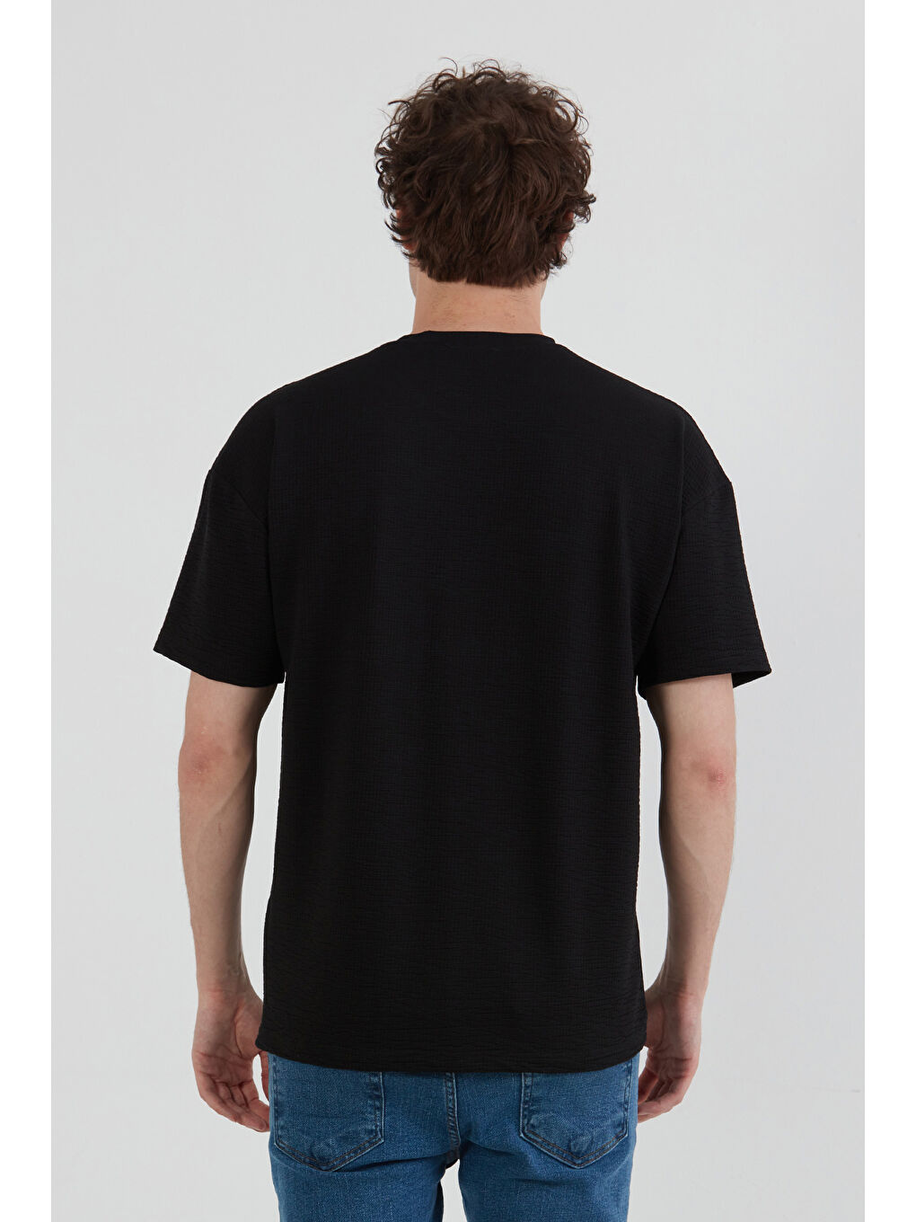 Siyah Yazı Kabartma Baskılı Waffle Kumaş Bisiklet Yaka Tişört-3