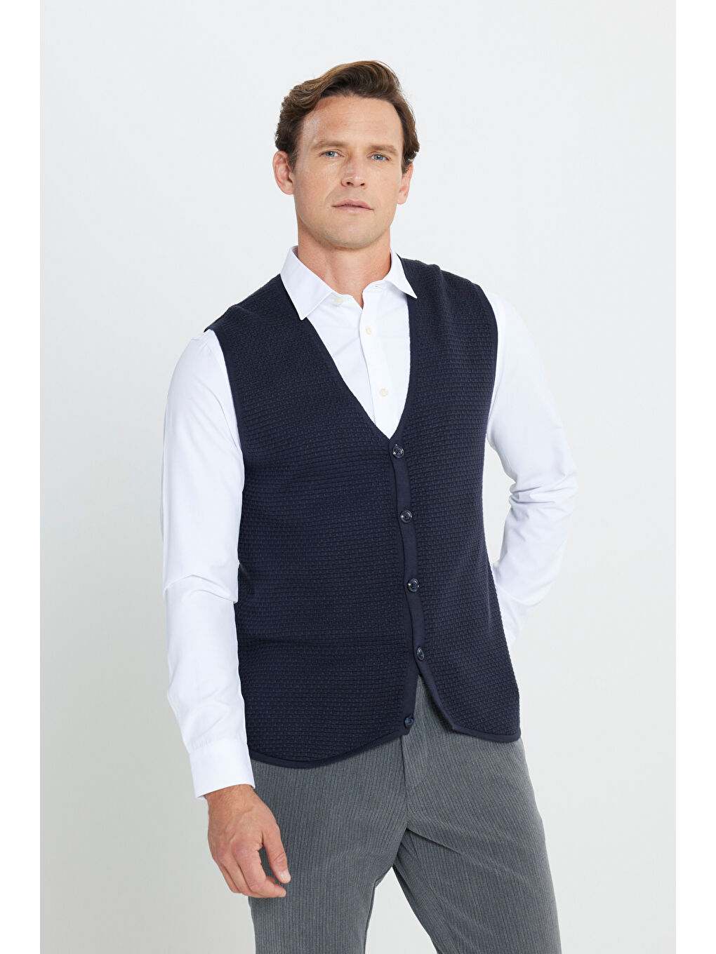 Erkek Lacivert Pamuklu Standart Fit Normal Kesim V Yaka Jakarlı Triko Yelek