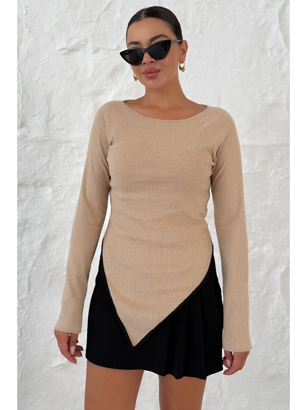 Kadın Bej Kayık Yakalı V Kesim Biyeli İnterlok Bluz-1