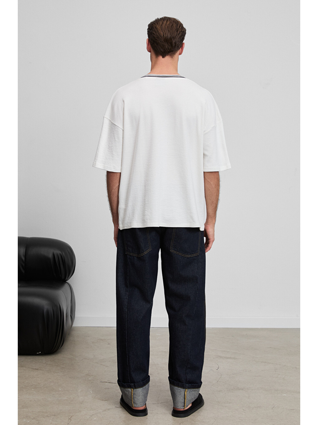Cadız Erkek %100 Organik Pamuklu Kontrast V Yakalı Nakış Detaylı Beyaz T-shirt-3
