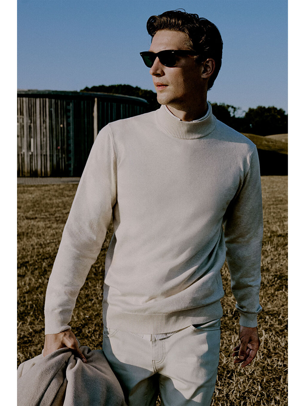 Erkek Bej Pamuklu Standart Fit Normal Kesim Yarım Balıkçı Yaka Triko Kazak