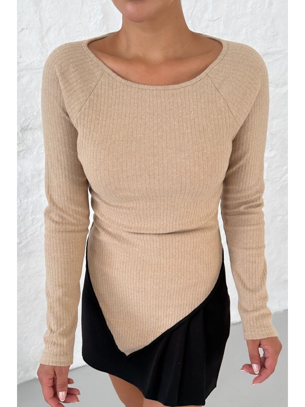 Kadın Bej Kayık Yakalı V Kesim Biyeli İnterlok Bluz-6
