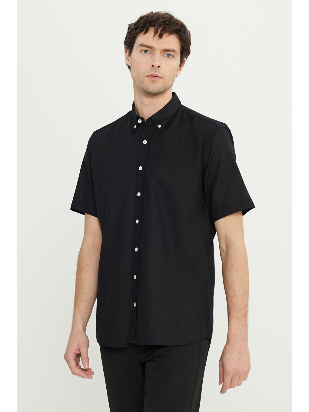 Erkek Siyah %100 Pamuk Comfort Fit Rahat Kesim Düğmeli Gömlek Yaka Armürlü Gömlek