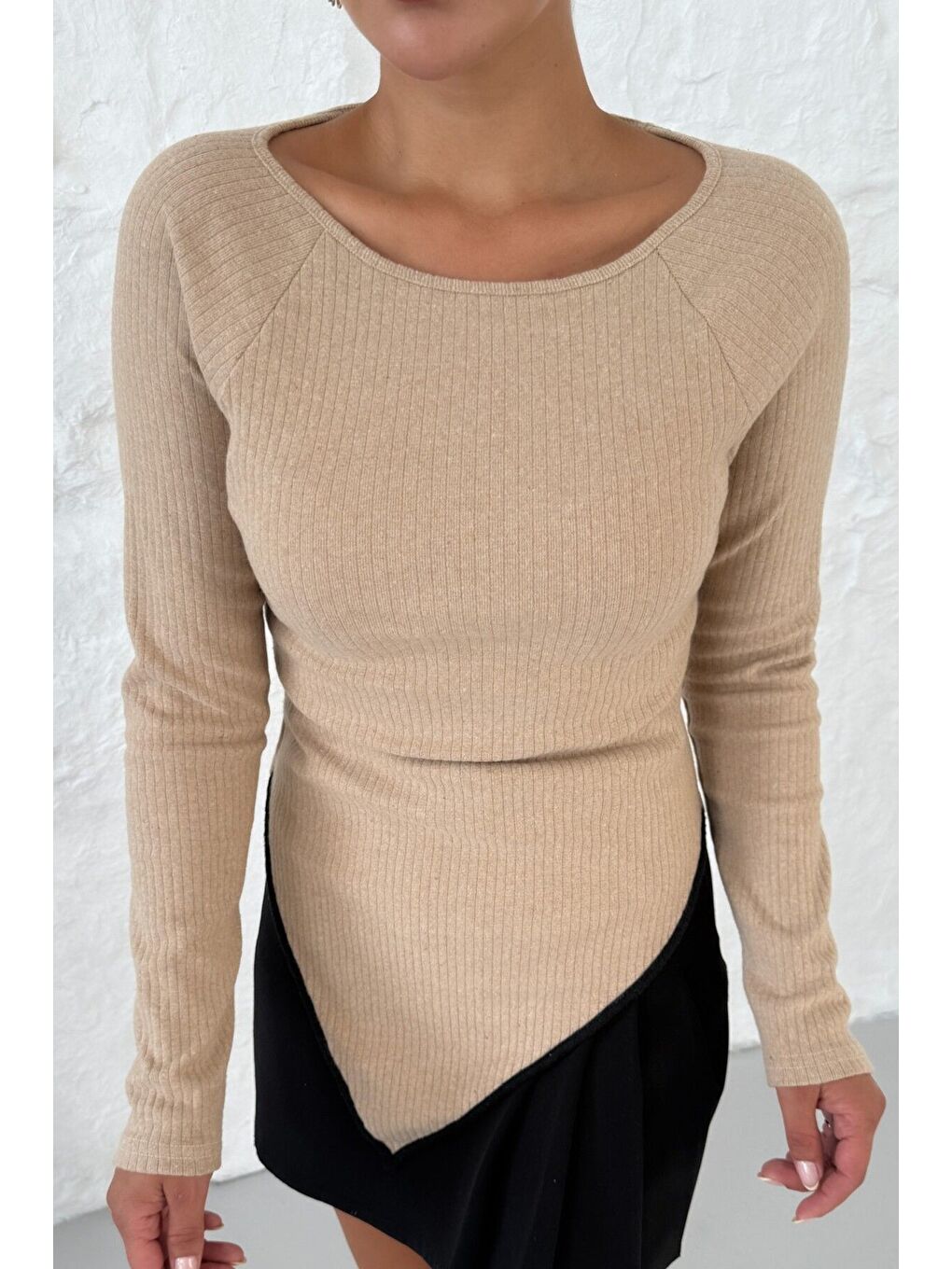 Kadın Bej Kayık Yakalı V Kesim Biyeli İnterlok Bluz-7