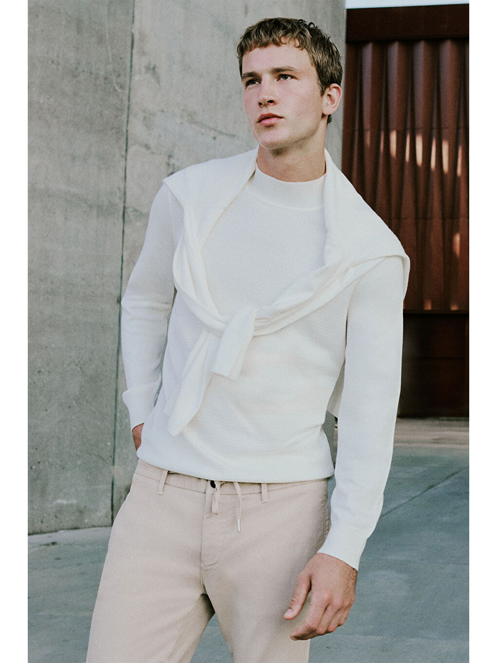 Erkek Ekru Pamuklu Standart Fit Normal Kesim Yarım Balıkçı Yaka Triko Kazak-1